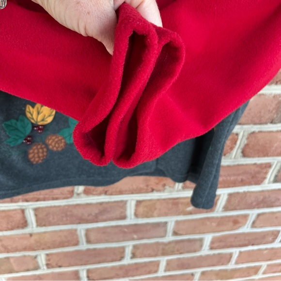 Vintage red and gray button-down fleece with appliqué. Size petite medium. - Picture 6 of 10